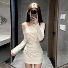 批发法式纯欲白色斜肩<b class='q'>连衣裙</b>子女2026新款<b class='q'>春秋</b>高级感气质收腰包臀短裙