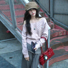 批发miu系波点<b class='q'>针织</b><b class='q'>开衫</b>女春季穿搭粉色斜肩长袖修身显瘦短款韩系上衣