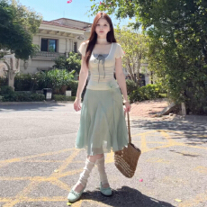 批发法式薄荷绿半裙<b class='q'>连衣裙</b>子女夏季2026新款白色上衣多巴胺绝美裙套装