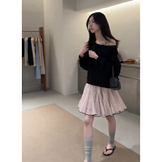 批发韩系慵懒斜肩<b class='q'>套头卫衣</b>波点半身裙两件套<b class='q'>女</b>2026春季小个子时尚套装