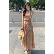 批发巨好看粉色系漂亮穿搭套装裙子女夏季2026新款度假风气质绝美<b class='q'>长裙</b>