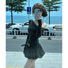 早春漂亮斜肩条纹连衣裙子女夏季2026新款法式气质巨好看花苞短裙
