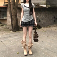 批发法式纯欲吊带<b class='q'>碎花</b>连衣裙子女夏2026新款早春特别漂亮掐腰气质短裙