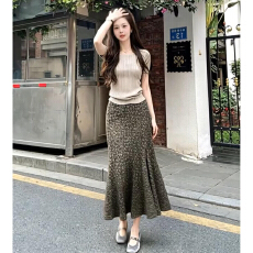 批发韩系巨好看穿搭一整套2026新款灰色短袖上衣女夏季碎花<b class='q'>半身裙</b>套装