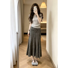 批发韩系巨好看穿搭一整套2026新款灰色短袖上衣女夏季碎花<b class='q'>半身裙</b>套装