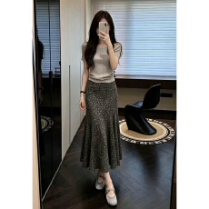 批发韩系巨好看穿搭一整套2026新款灰色短袖上衣女夏季碎花<b class='q'>半身裙</b>套装