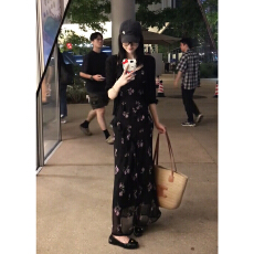 批发法式黑色碎花吊带<b class='q'>连衣裙</b>子女夏季2026新款海边度假高级感长裙套装