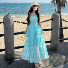批发2026新款气质显瘦蓝色吊带<b class='q'>连衣裙</b>子女装夏季海边度假穿搭套装长裙