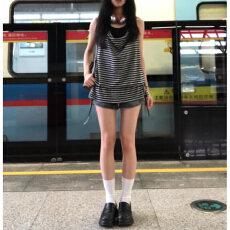 批发美式复古撞色条纹吊带背心女夏外穿2026新款慵懒风无袖上衣两件套