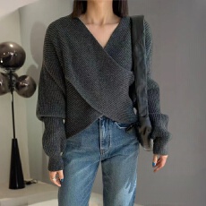 批发慵懒感轻奢交叉v领纯色针织衫女款气质<b class='q'>时尚</b>显瘦遮肉百搭<b class='q'>大码</b>上衣