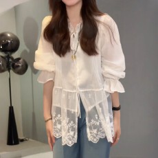 批发法式优雅风气质花边领衬衫女春夏季网纱下摆喇叭袖设计感长袖<b class='q'>上衣</b>