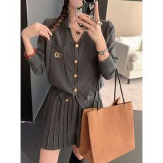 批发高级感v领针织套装女2025秋冬新款开衫配半身<b class='q'>百褶</b><b class='q'>短裙</b>时尚两件套