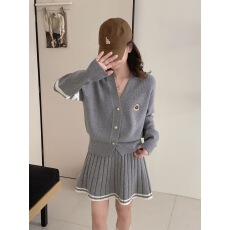 批发韩系学院风套装穿搭小个子灰色条纹假两件针织毛衣<b class='q'>百褶</b><b class='q'>短裙</b>两件套