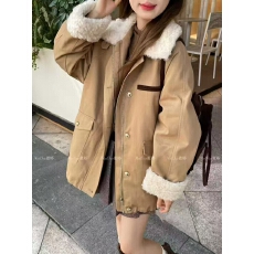 批发羊羔毛拼接<b class='q'>中长款</b>白鸭绒外套女欧货2025年冬季新款时尚工装<b class='q'>羽绒服</b>