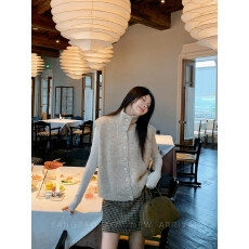 批发杨泡泡浅卡其色高领针织<b class='q'>马甲</b>开衫女2025秋冬新款无袖显瘦外穿毛衣