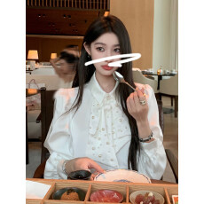 FFmiss◆轻奢白色钉珠蝴蝶结缎面衬衫衬衣女秋名媛镶钻ol显瘦上衣