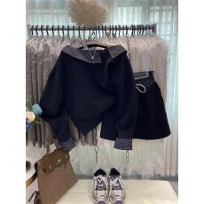 批发2026春装chic韩系设计感撞色<b class='q'>条纹</b>拼接一字领露肩卫衣<b class='q'>短裙</b>两件套潮