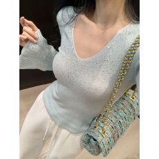 批发烫钻工艺打底针织衫女V领<b class='q'>毛衣</b>喇叭袖设计感小众高级感初早春上衣