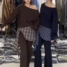 批发韩系斜肩卫衣喇叭裤套<b class='q'>装</b>2026春<b class='q'>装</b>新款时尚休闲慵懒上衣裤子两件套