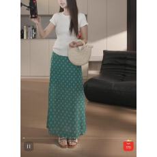 批发夏季度假新款时尚百搭<b class='q'>修身</b>短袖T恤上衣女高腰绿色波点半身<b class='q'>裙</b>套装