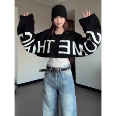批发美式<b class='q'>街头</b>风字母针织衫女早春穿搭软糯叠穿短款蝙蝠衫宽松显瘦上衣
