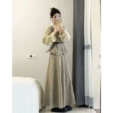 批发法式温柔风条纹套装穿搭简约打底上衣纽扣马甲背心百搭长裙三件套