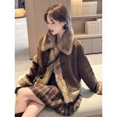 批发咖色百搭款超好看牛角扣设计感加厚外套韩系外套常规款保暖女上衣