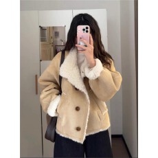 批发韩版高级感羊羔毛夹克上衣女冬季新款小个子<b class='q'>宽松</b>加厚保暖毛毛外套