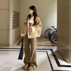 批发韩系廓形撞色羊羔毛<b class='q'>外套</b>女冬加厚时尚皮毛一体毛绒上衣常规款<b class='q'>女装</b>