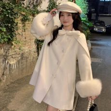 批发法式富家千金毛呢外套女冬季新款小个子白色<b class='q'>狐狸毛</b>短款斗篷呢大衣