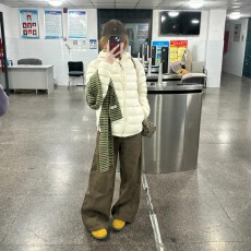 批发棕咖色高腰阔腿<b class='q'>牛仔裤</b>美式<b class='q'>韩版</b>秋冬气质宽松遮肉弯刀直筒裤