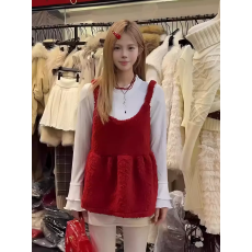 批发秋冬新年氛围感红色羊羔毛<b class='q'>吊带</b><b class='q'>背心</b>叠穿白色圆领长袖T恤两件套女