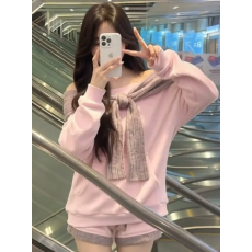 批发设计感撞色一字肩连帽宽松<b class='q'>卫衣</b>短裤一整套2026春季新款巨好看女装