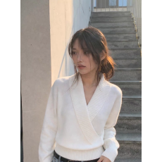 批发温柔慵懒风白色V领针织衫女装2026秋冬<b class='q'>新款</b>长袖宽松毛衣显瘦<b class='q'>上衣</b>