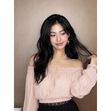 批发法式甜美气质镂空一字肩<b class='q'>上衣</b>女装2026秋冬<b class='q'>新款</b>粉色巨好看显瘦小衫