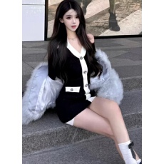 批发法式小香风高级感漏肩针织<b class='q'>连衣裙</b>女设计感收腰修色<b class='q'>气质</b>包臀短