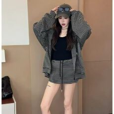 批发条纹连帽<b class='q'>卫衣</b>套装女装2026新款韩版高腰修身半身裙休闲三件套