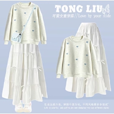 批发韩国女童<b class='q'>时髦</b><b class='q'>套装</b>2026秋超好看时尚上衣裙子两件套华棉复合牛奶丝