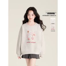女童上衣秋季2026新款休闲落肩趣味卡通圆领礼帽小熊卫衣