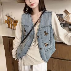 批发2026年夏季新款复古刺绣牛仔马甲女无袖<b class='q'>百搭</b>设计感小个子外套上衣