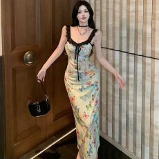 批发已出货 高级感<b class='q'>吊带</b>连衣裙子女夏季新款纯欲性感辣妹修身包臀长裙
