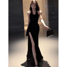 批发设计感花朵挂脖 v领连衣裙2026夏季御姐绝美开又气质<b class='q'>礼服</b>长裙