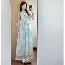 批发度假风挂脖吊带连衣裙女夏季新款复古宽松外穿A字大摆长款裙子潮