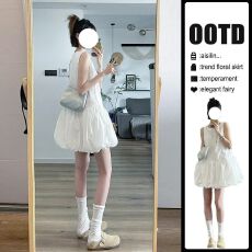 批发已出货韩系白色无袖背心<b class='q'>连衣裙</b>女夏季气质裙子小个子宽松花苞短裙