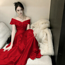 批发法式红色一字肩轻奢圣诞连衣裙年会<b class='q'>礼服</b>