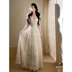 批发海边丁达尔裙法式碎花吊带<b class='q'>连衣裙</b>2026夏季独特绝美气质收腰a字裙