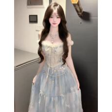 批发初<b class='q'>夏</b>独特绝美小套装度假风穿搭一整套吊带背心花朵半身长裙两件套