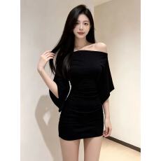 批发辣妹穿搭高级感复古黑色斜肩气质连衣裙特别漂亮掐腰<b class='q'>包臀</b>裙2026夏