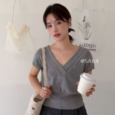 批发独特漂亮v领短袖<b class='q'>针织衫</b>女夏洋气收腰显瘦百搭上衣