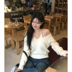 批发设计感毛衣女V领套头秋冬季新款<b class='q'>宽松</b>慵懒风针织衫上衣+吊带两件套
